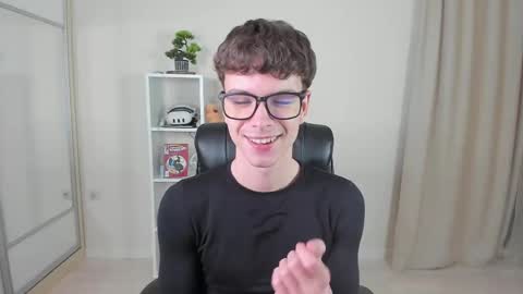 Hey I am Calvin  online show from February 18, 7:10 pm