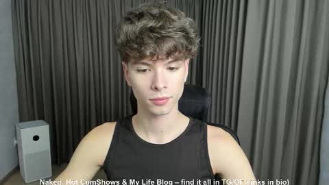 Snapshot of calvin_loves_you chatting on October 17, 11:03 am Hey I am Calvin online show from October 17, 11:03 am