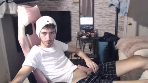 Snapshot of calvin_tanner chatting on December 17, 1:18 am calvin_tanner online show from December 17, 1:18 am