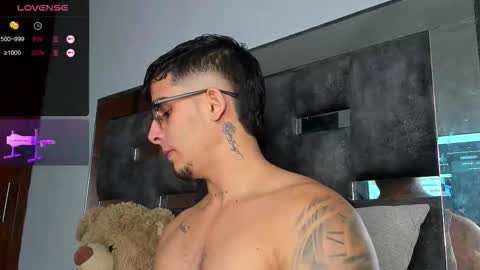   INDEPENDENT MODEL online show from November 9, 5:22 am