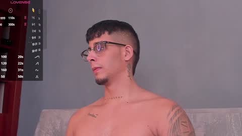   INDEPENDENT MODEL online show from December 18, 7:26 am