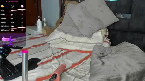   INDEPENDENT MODEL online show from September 19, 5:41 am