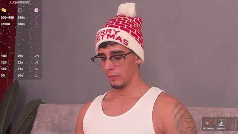   INDEPENDENT MODEL online show from December 13, 4:43 am