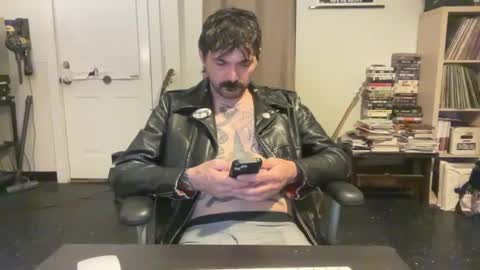 Snapshot of cantleavethehouse chatting on December 29, 4:59 am cantleavethehouse online show from December 29, 4:59 am