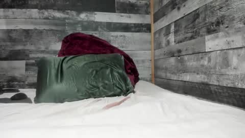 canuk1983 online show from March 15, 8:15 pm