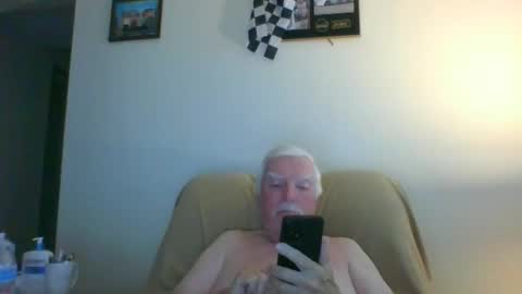 Snapshot of capecod21 chatting on October 19, 12:19 pm capecod21 online show from October 19, 12:19 pm