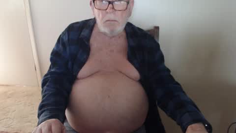 Snapshot of capt5105 chatting on February 23, 1:31 am capt5105 online show from February 23, 1:31 am