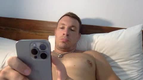 Snapshot of capt_oliver chatting on October 9, 4:17 am follow my twitter online show from October 9, 4:17 am