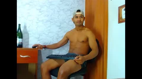 carl_jhonson1 online show from December 26, 2:37 pm