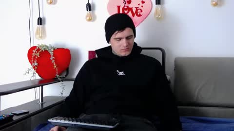 Carter online show from February 14, 7:49 am