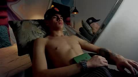 casper_white_ online show from September 15, 9:38 pm