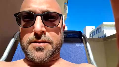 cetriolino81869 online show from April 24, 1:46 pm