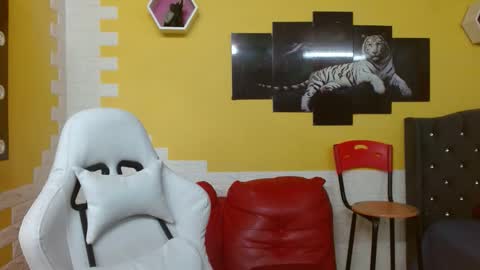 chacorta_ online show from April 15, 2:17 pm