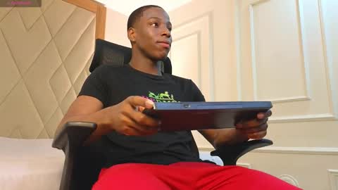 charlesbrown_ online show from December 1, 12:19 pm