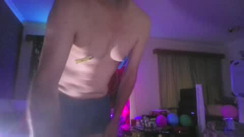 Snapshot of chaturdell9359 chatting on October 19, 9:40 pm We Chat online show from October 19, 9:40 pm