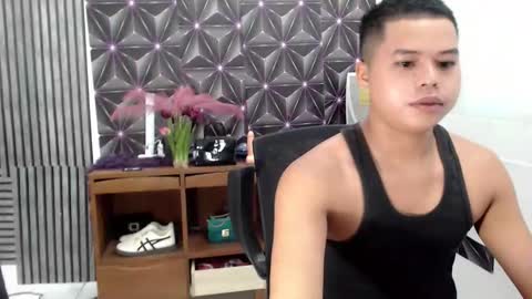 im cheno online show from October 31, 10:57 pm