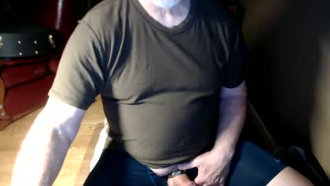 Snapshot of chgodad chatting on December 12, 2:48 am chgodad online show from December 12, 2:48 am