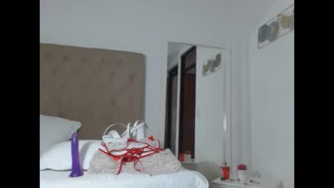 chikihottt online show from April 22, 6:52 am