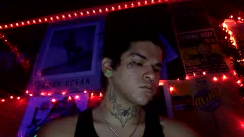 chris210348822 online show from December 18, 11:12 pm