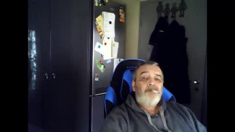 Chris online show from April 4, 9:28 am