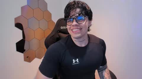 Chris Cooper Independent model online show from December 4, 2:40 am