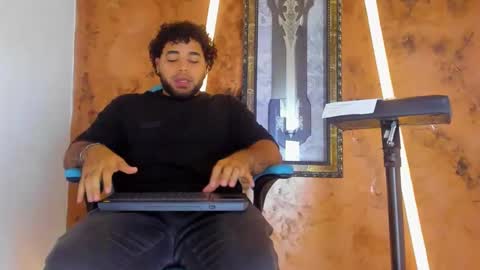 chris_evans00 online show from February 2, 12:02 pm