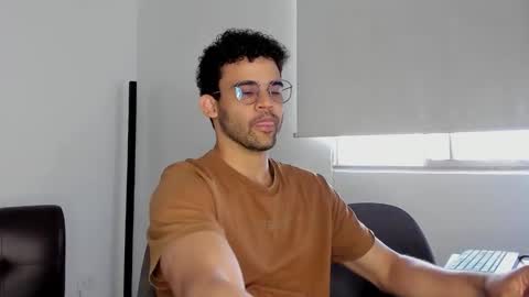 Im Chirs IM MODEL INDEPENDT online show from October 21, 3:37 pm