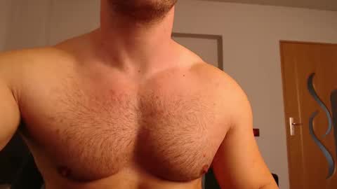chrisbigbiceps online show from January 5, 8:00 am