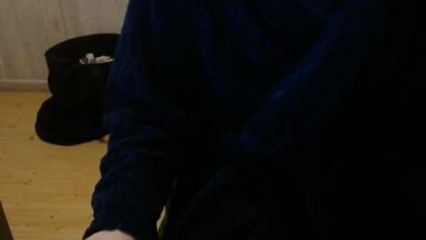 Snapshot of chriser_xxx chatting on January 4, 6:19 pm chriser_xxx online show from January 4, 6:19 pm