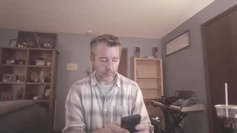 chrisw8121 online show from March 20, 4:27 am