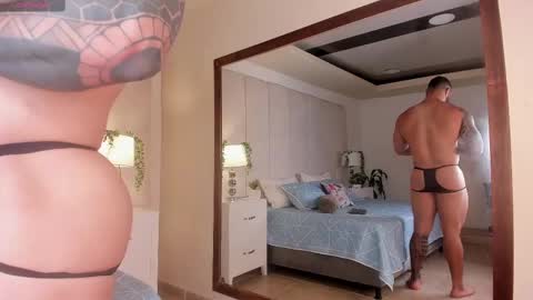 college_muscle_ass online show from October 25, 8:32 pm