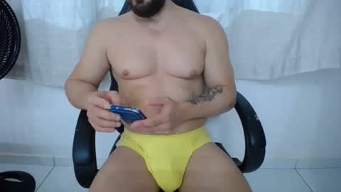 Snapshot of corolaxxl chatting on October 22, 2:04 am corolaxxl online show from October 22, 2:04 am