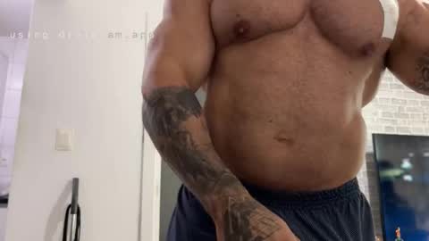 couplemuscle40 online show from February 19, 5:31 pm