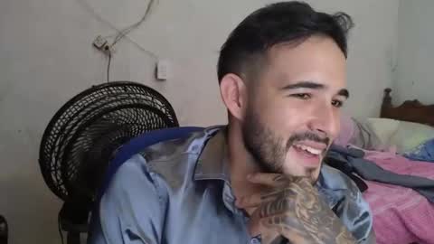 Snapshot of cris_simons chatting on February 18, 12:15 am cris_simons online show from February 18, 12:15 am