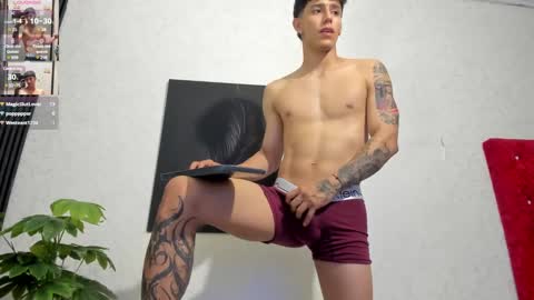 cristopher23  online show from January 10, 8:04 pm