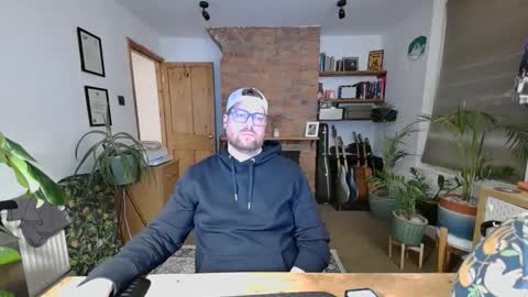 crouchendtiger online show from March 5, 11:56 pm