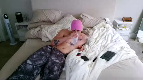 Cee online show from April 12, 9:38 pm