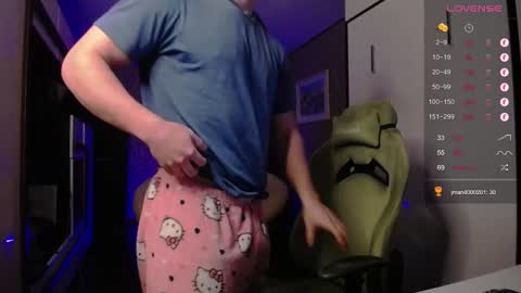Snapshot of cumzan_ chatting on February 15, 6:33 pm Tarzan online show from February 15, 6:33 pm