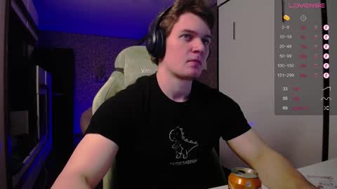 Snapshot of cumzan_ chatting on February 21, 6:37 pm Tarzan online show from February 21, 6:37 pm