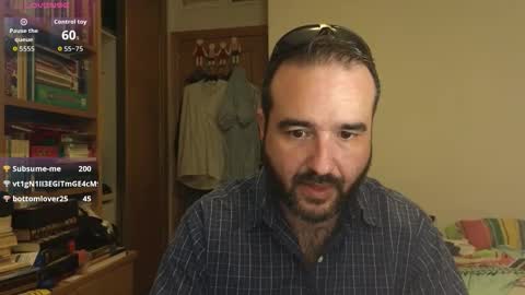 curiosillo1983 online show from October 14, 2:35 pm