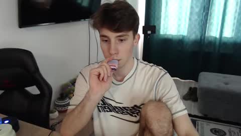 Snapshot of cute_brian chatting on February 12, 11:29 am Im Brian online show from February 12, 11:29 am