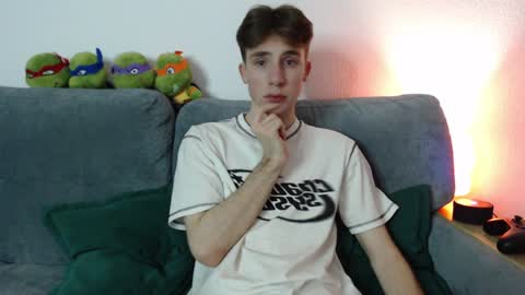 Snapshot of cute_brian chatting on January 23, 9:50 pm Im Brian online show from January 23, 9:50 pm