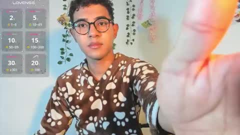 Snapshot of cute_sammy_1 chatting on September 17, 11:22 am cute_sammy_1 online show from September 17, 11:22 am
