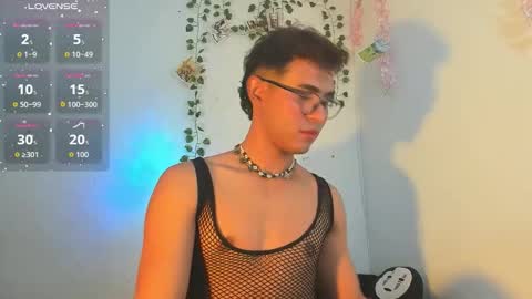Snapshot of cute_sammy_1 chatting on September 13, 6:36 am cute_sammy_1 online show from September 13, 6:36 am