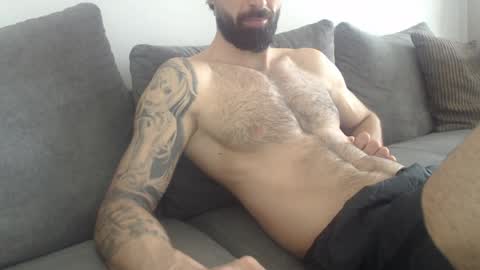 cuteeboy online show from April 19, 8:03 am