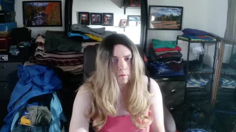 cuteguy4u87 online show from December 3, 5:52 am