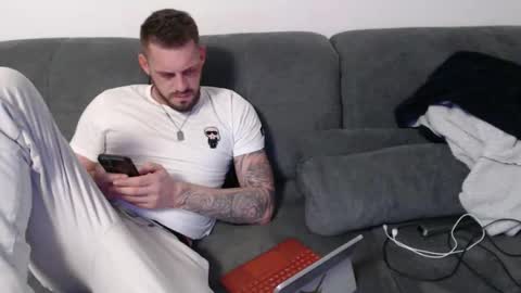 d3niis77 online show from December 17, 2:57 pm