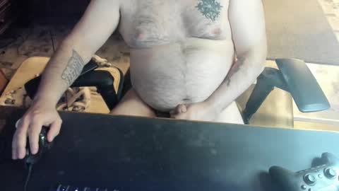 Snapshot of dadbodfatrod chatting on February 10, 11:34 pm Daddy online show from February 10, 11:34 pm