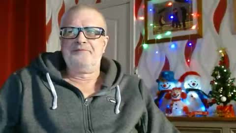 Snapshot of daddiescockforyou chatting on December 17, 9:05 pm Brian ... online show from December 17, 9:05 pm