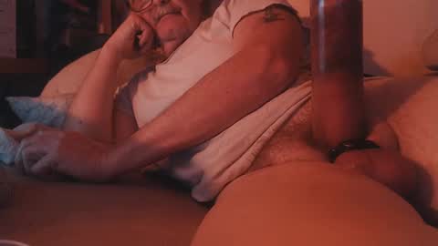 Snapshot of daddiesmonstercock chatting on February 11, 2:46 am daddiesmonstercock online show from February 11, 2:46 am
